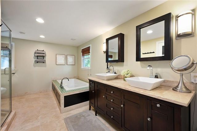 9700 Wenonga Lane, Leawood, KS 66206
