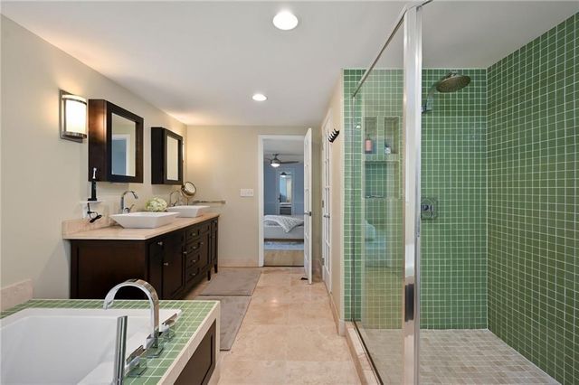 9700 Wenonga Lane, Leawood, KS 66206