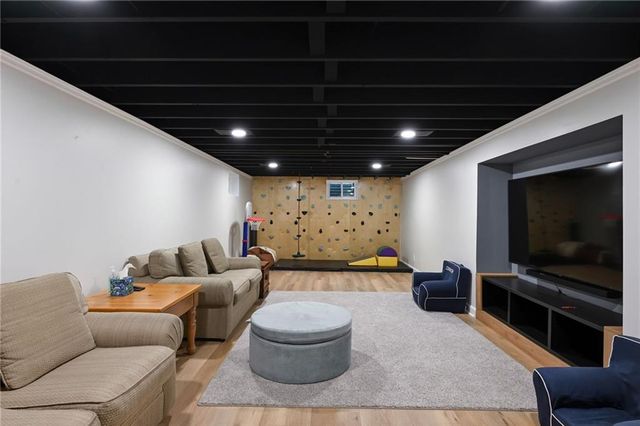 9700 Wenonga Lane, Leawood, KS 66206