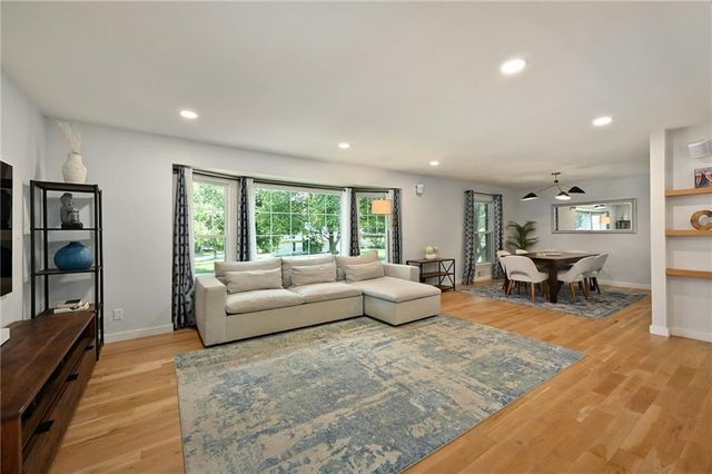 9700 Wenonga Lane, Leawood, KS 66206