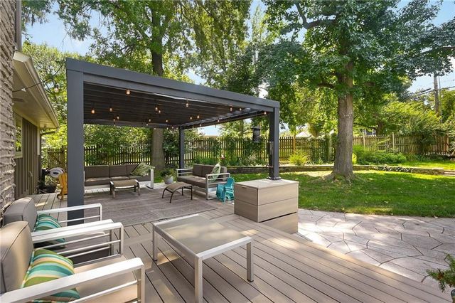 9700 Wenonga Lane, Leawood, KS 66206