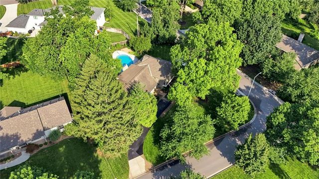 9700 Wenonga Lane, Leawood, KS 66206