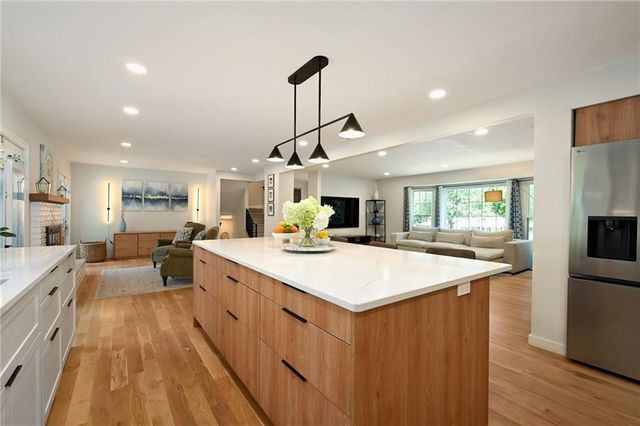 9700 Wenonga Lane, Leawood, KS 66206