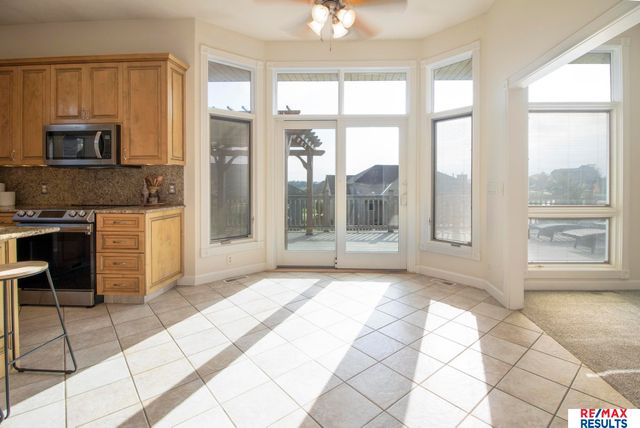 19211 Sahler Street, Omaha, NE 68022