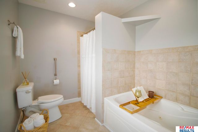 19211 Sahler Street, Omaha, NE 68022