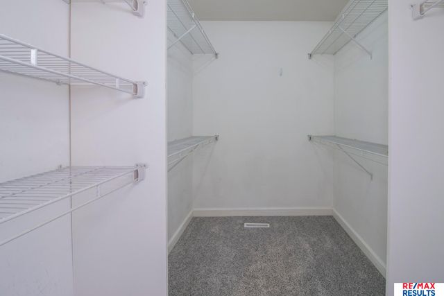 19211 Sahler Street, Omaha, NE 68022