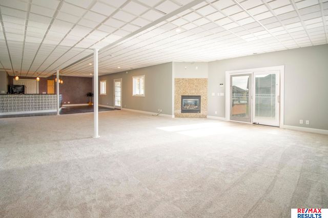 19211 Sahler Street, Omaha, NE 68022