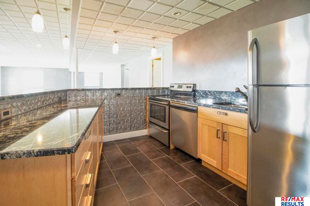 19211 Sahler Street, Omaha, NE 68022