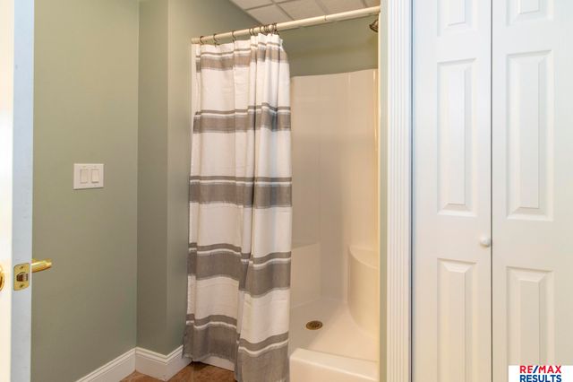 19211 Sahler Street, Omaha, NE 68022