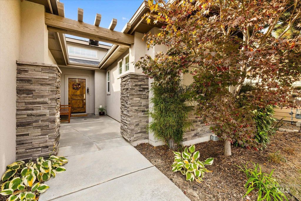 6655 N Moon Drummer Way, Meridian, ID 83646 photo 2