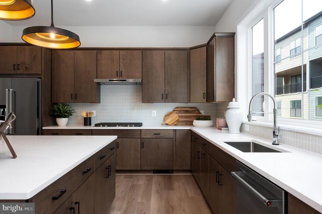 11904 NORTHPARK DR, North Bethesda, MD 20852