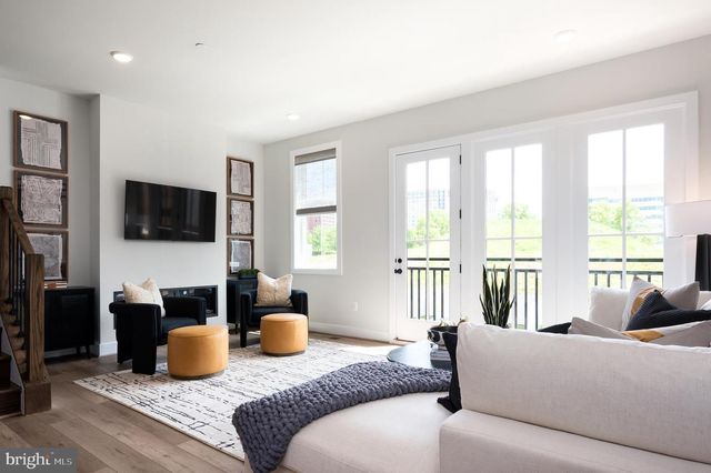 11904 NORTHPARK DR, North Bethesda, MD 20852