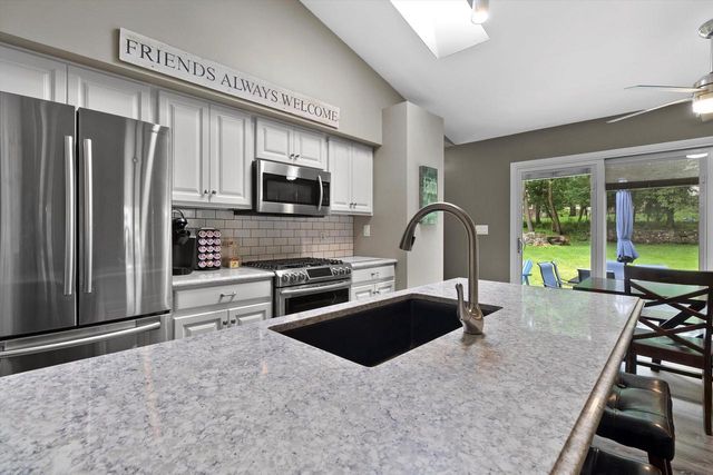 32 S Walworth AVENUE, Williams Bay, WI 53191