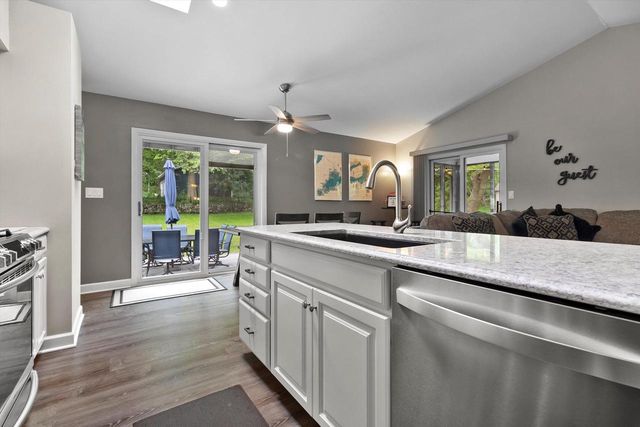 32 S Walworth AVENUE, Williams Bay, WI 53191