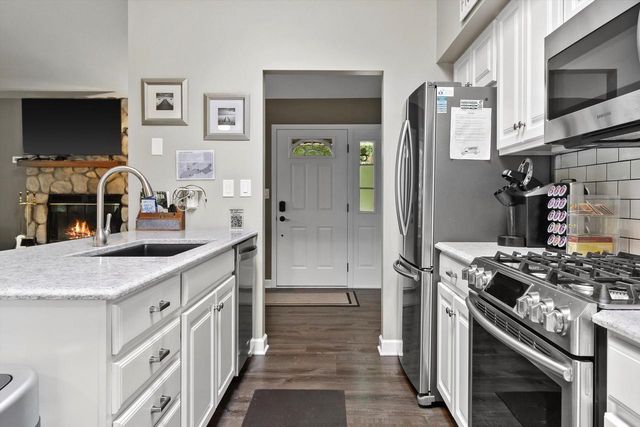 32 S Walworth AVENUE, Williams Bay, WI 53191