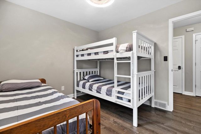 32 S Walworth AVENUE, Williams Bay, WI 53191