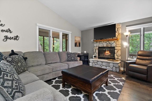 32 S Walworth AVENUE, Williams Bay, WI 53191