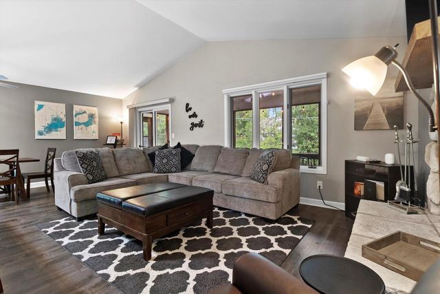 32 S Walworth AVENUE, Williams Bay, WI 53191