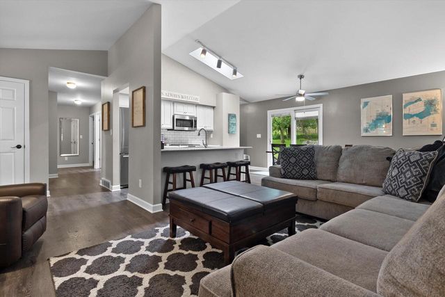 32 S Walworth AVENUE, Williams Bay, WI 53191