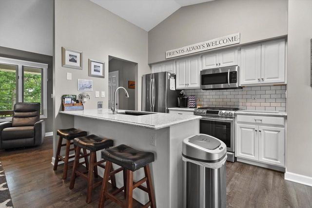 32 S Walworth AVENUE, Williams Bay, WI 53191