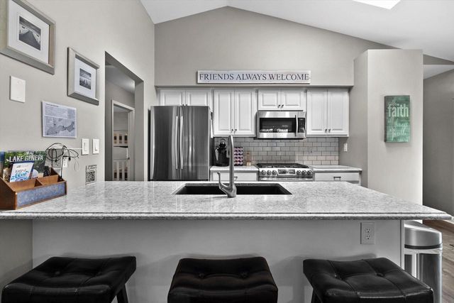 32 S Walworth AVENUE, Williams Bay, WI 53191