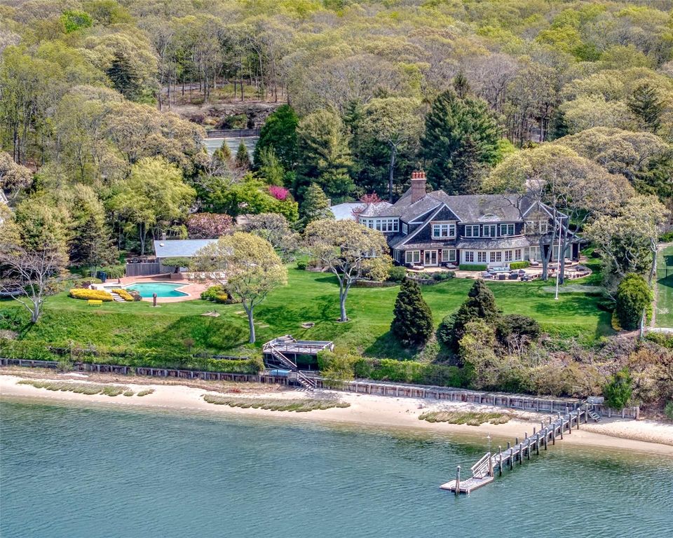 1350 W Cove Road, Cutchogue, NY 11935