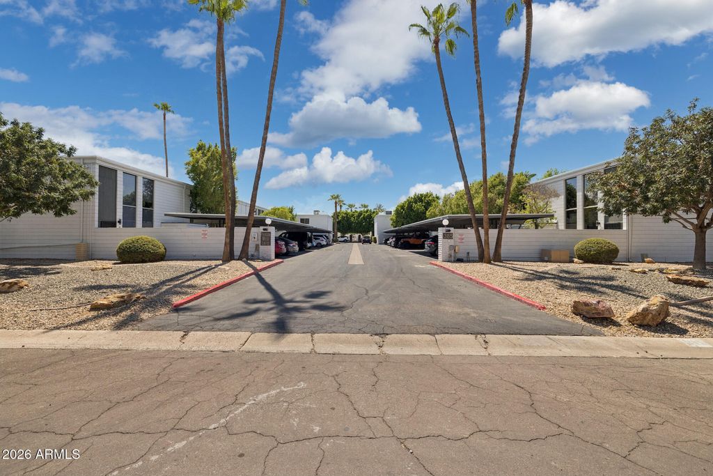 385 W PIERSON Street B4, Phoenix, AZ 85013 — photo 2