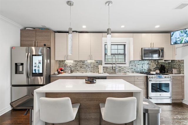 18906 122nd Avenue, Springfield Gardens, NY 11413
