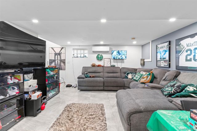 18906 122nd Avenue, Springfield Gardens, NY 11413