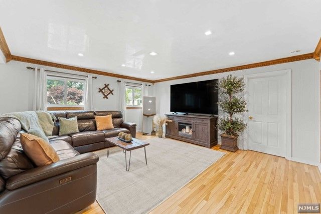 264 Paterson Avenue, Lodi, NJ 07644