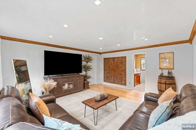264 Paterson Avenue, Lodi, NJ 07644