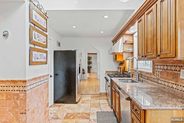 264 Paterson Avenue, Lodi, NJ 07644
