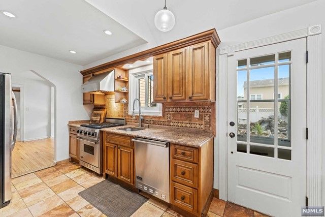 264 Paterson Avenue, Lodi, NJ 07644
