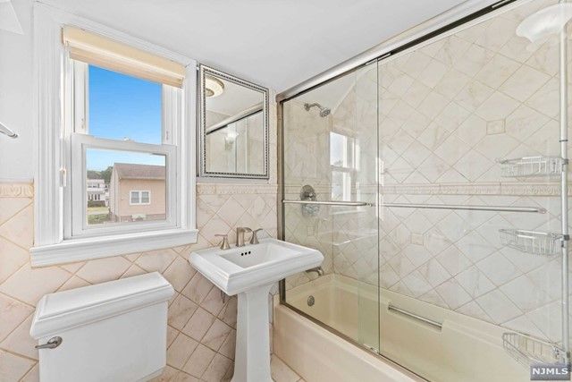 264 Paterson Avenue, Lodi, NJ 07644