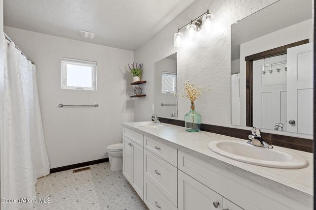 5914 W Irish DR, Rathdrum, ID 83858