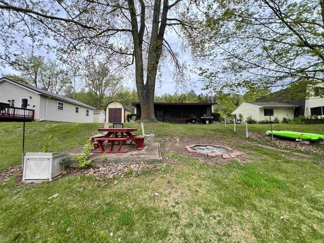 70 Ems B38 Lane, Leesburg, IN 46538