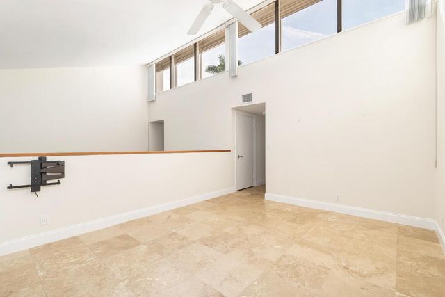 1900 Presidential Way 1-F, West Palm Beach, FL 33401