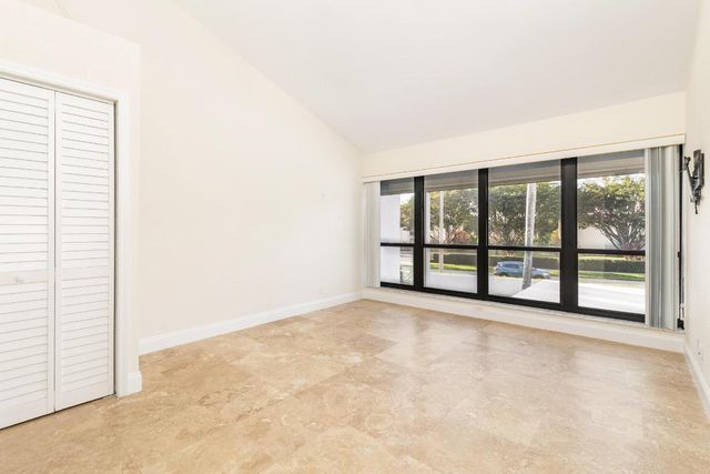 1900 Presidential Way 1-F, West Palm Beach, FL 33401