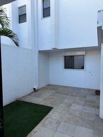 1900 Presidential Way 1-F, West Palm Beach, FL 33401