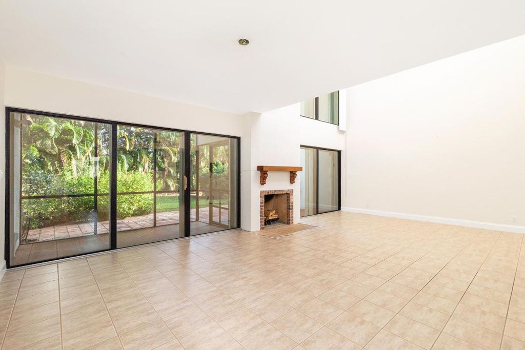 1900 Presidential Way 1-F, West Palm Beach, FL 33401