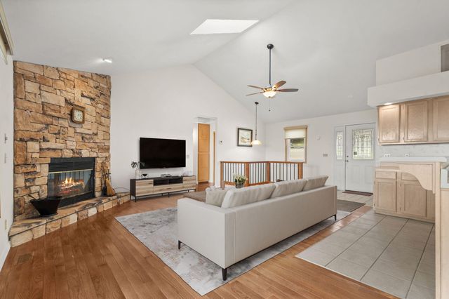 4 N Wilderness Trail, Kimberling City, MO 65686