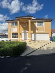 7945 NW 187th Ln, Hialeah, FL 33015