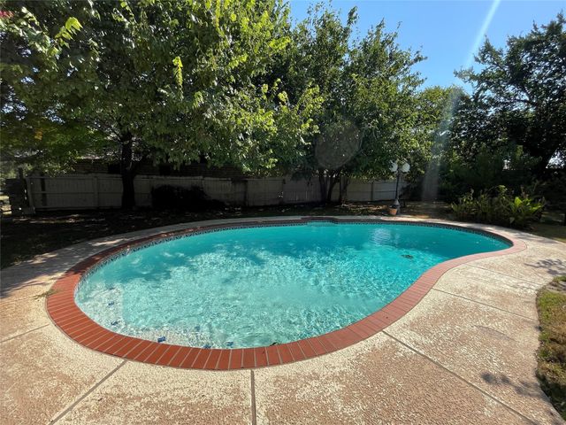 101 Robin Avenue, Weatherford, TX 76086