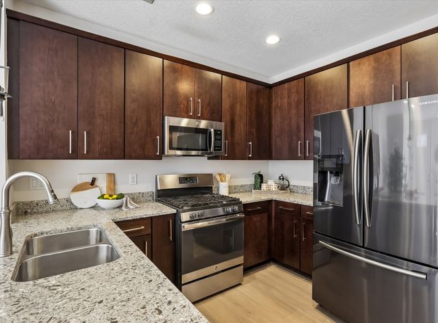 1633 Grand Avenue, Des Moines, IA 50309