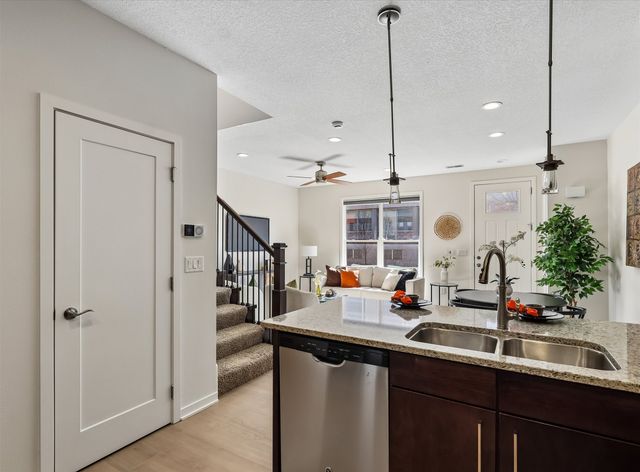 1633 Grand Avenue, Des Moines, IA 50309