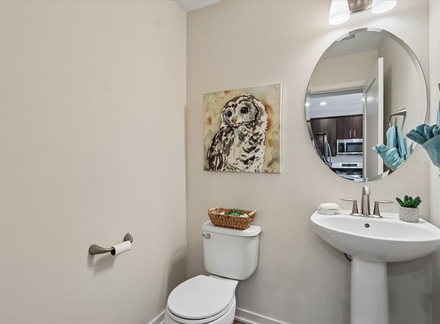 1633 Grand Avenue, Des Moines, IA 50309