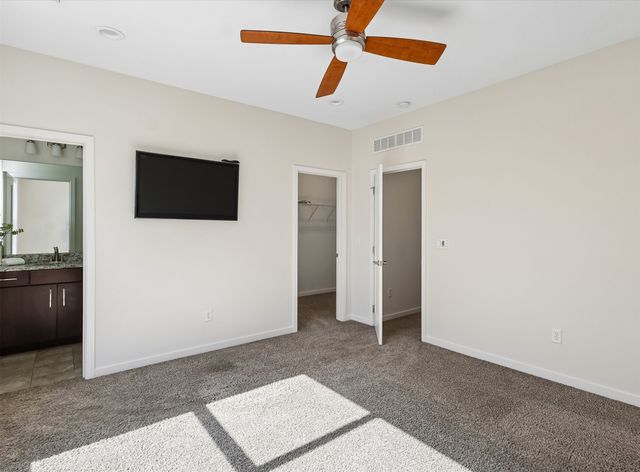 1633 Grand Avenue, Des Moines, IA 50309