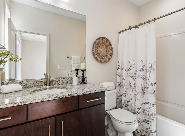 1633 Grand Avenue, Des Moines, IA 50309