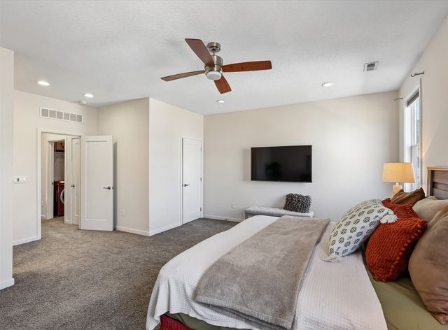 1633 Grand Avenue, Des Moines, IA 50309