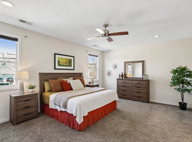 1633 Grand Avenue, Des Moines, IA 50309